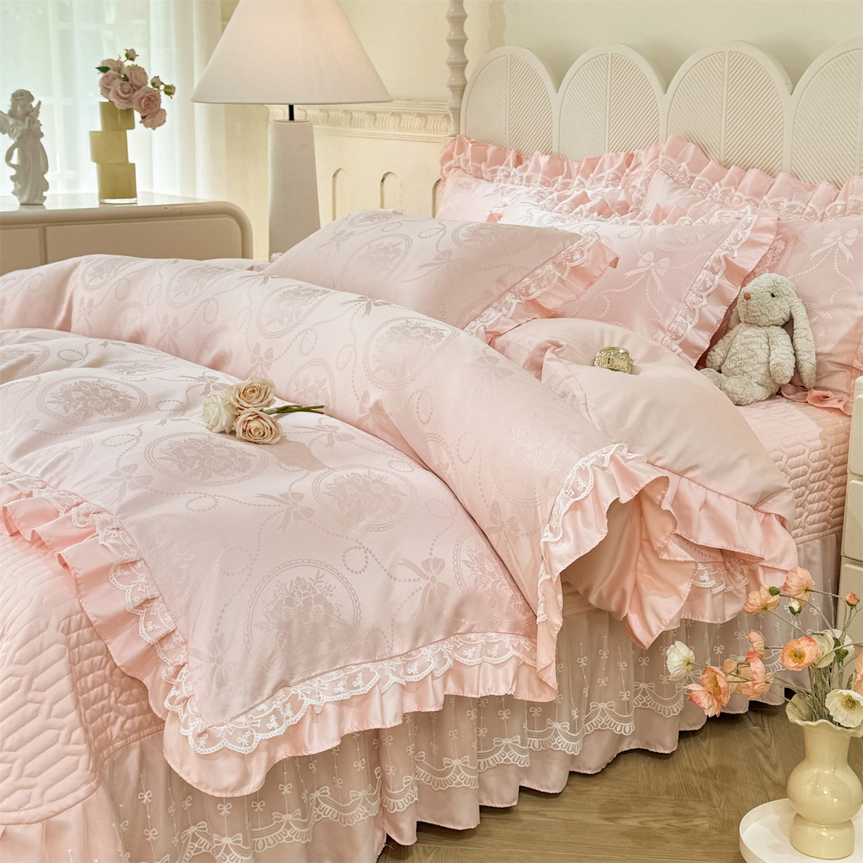 91家纺网 家纺一手货源 找家纺 优贝家纺 2026春夏新款提花水洗天丝冰丝天丝韩版夹棉床盖四件套 花涧-粉玉