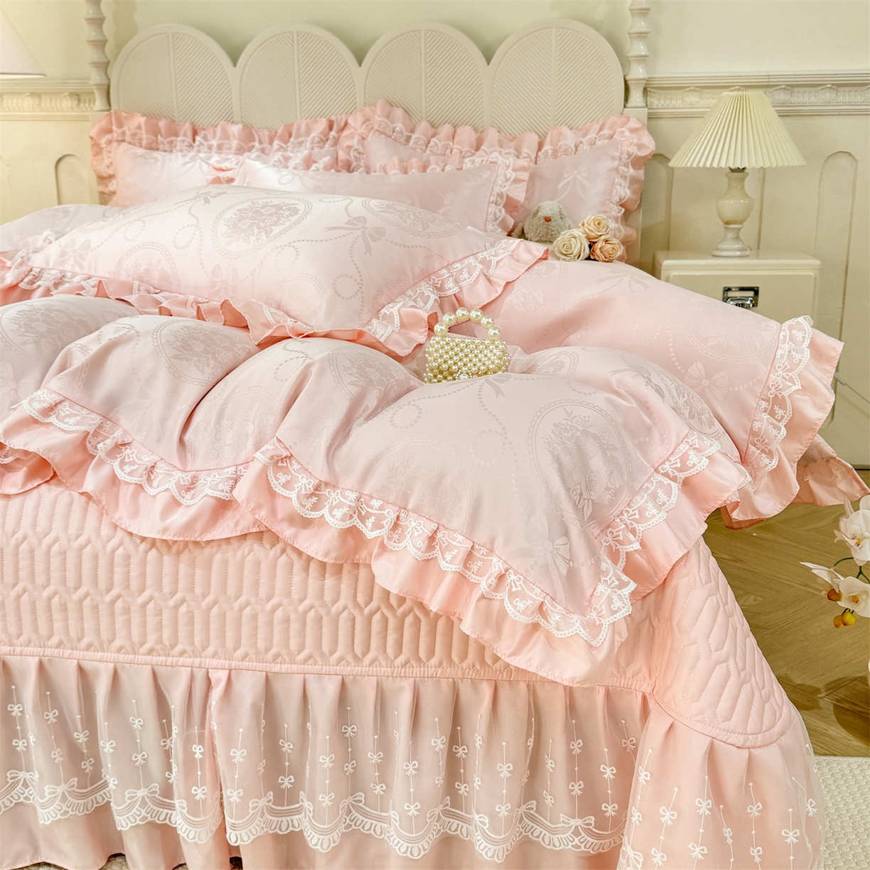 91家纺网 家纺一手货源 找家纺 优贝家纺 2026春夏新款提花水洗天丝冰丝天丝韩版夹棉床盖四件套 花涧-粉玉