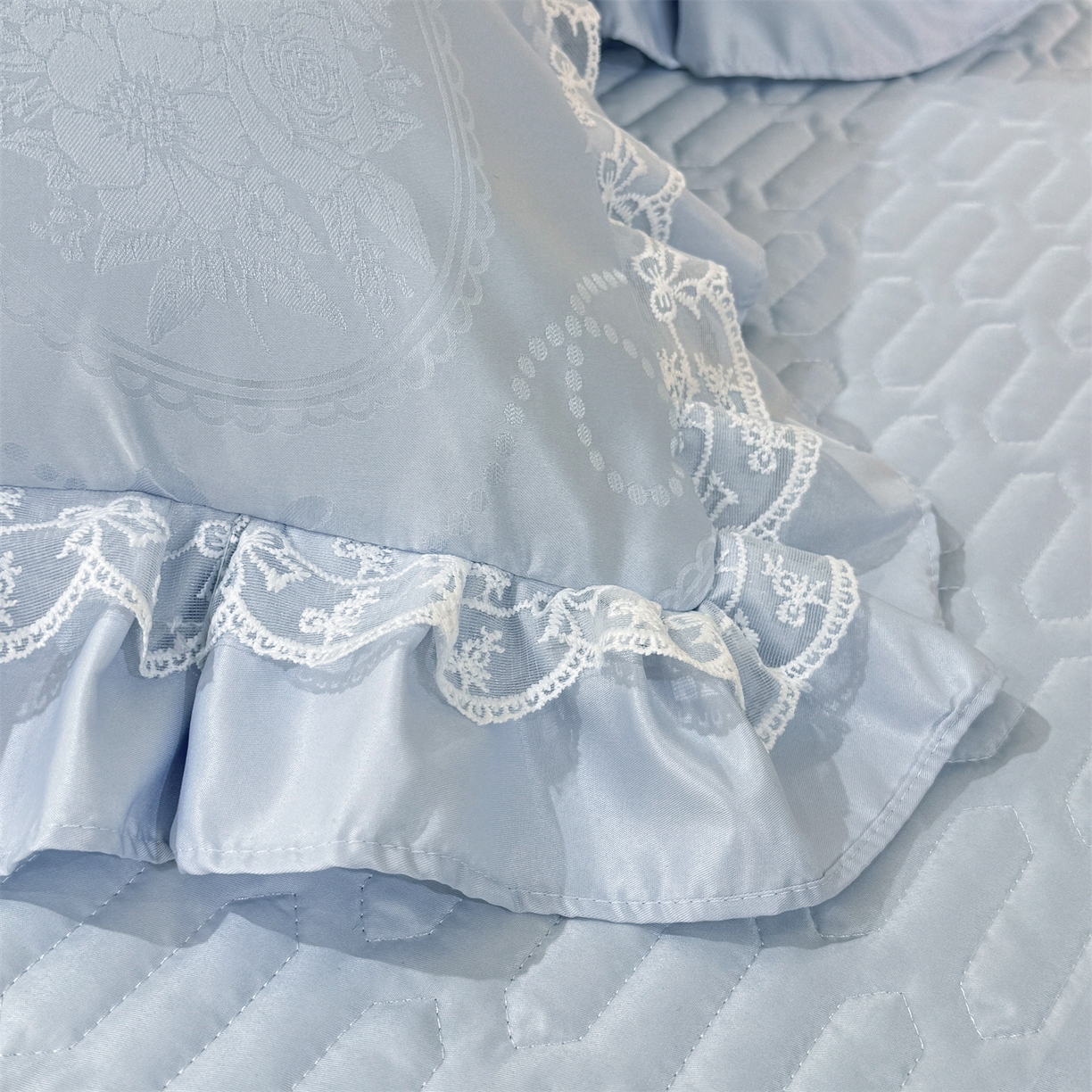 91家纺网 家纺一手货源 找家纺 优贝家纺 2026春夏新款提花水洗天丝冰丝天丝韩版夹棉床盖四件套 花涧-天蓝