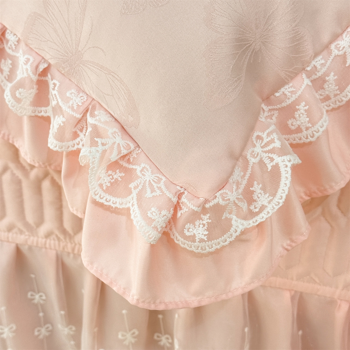 91家纺网 家纺一手货源 找家纺 优贝家纺 2026春夏新款提花水洗天丝冰丝天丝韩版夹棉床盖四件套 蝶舞-蜜桃粉