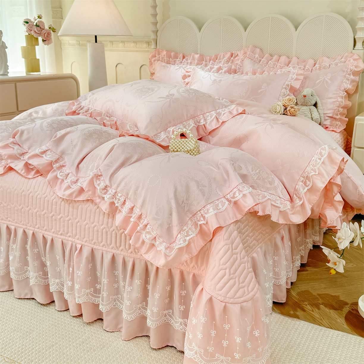 91家纺网 家纺一手货源 找家纺 优贝家纺 2026春夏新款提花水洗天丝冰丝天丝韩版夹棉床盖四件套 花涧-粉玉