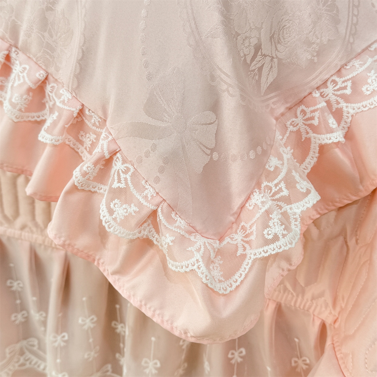 91家纺网 家纺一手货源 找家纺 优贝家纺 2026春夏新款提花水洗天丝冰丝天丝韩版夹棉床盖四件套 花涧-粉玉