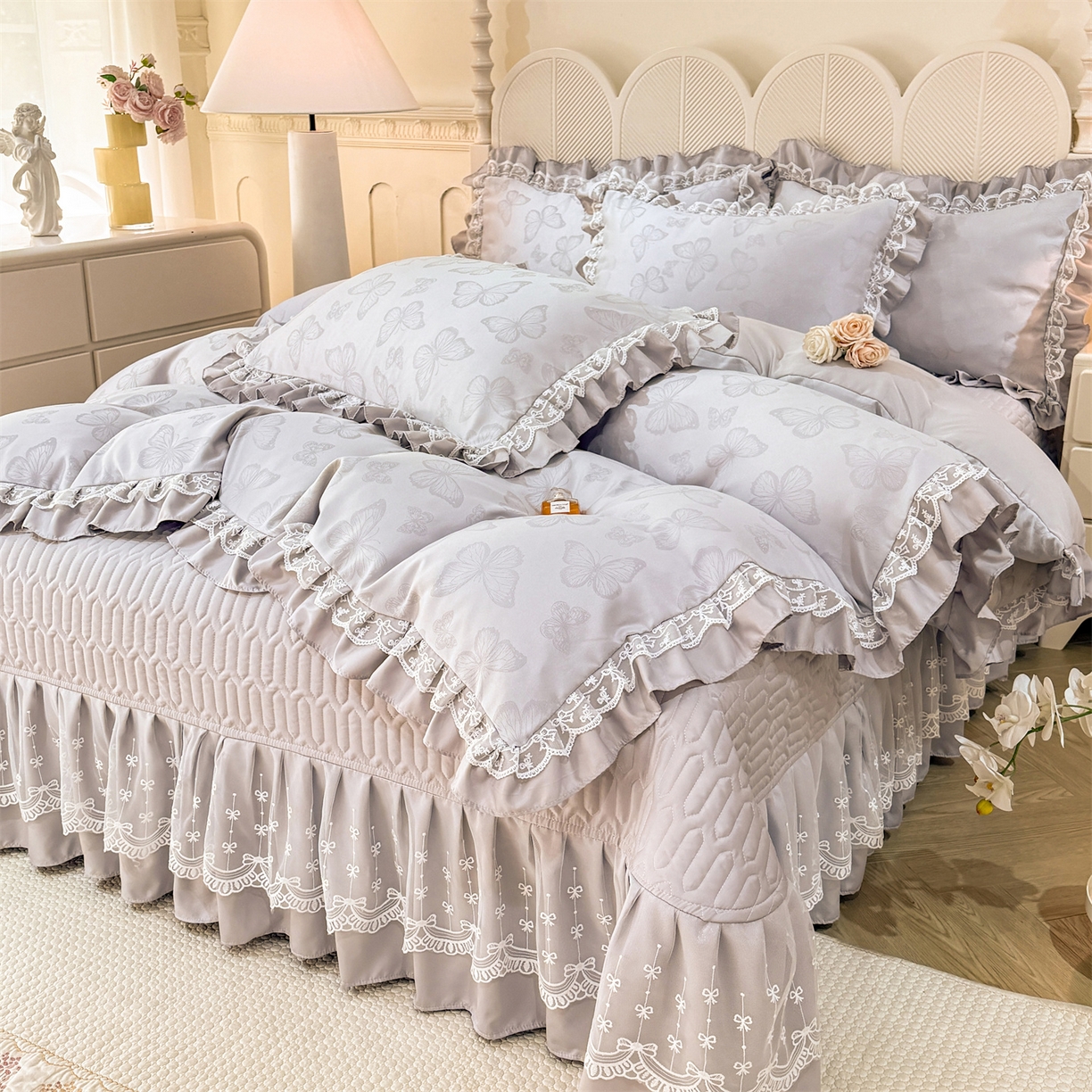 91家纺网 家纺一手货源 找家纺 优贝家纺 2026春夏新款提花水洗天丝冰丝天丝韩版夹棉床盖四件套 蝶舞-绅士灰