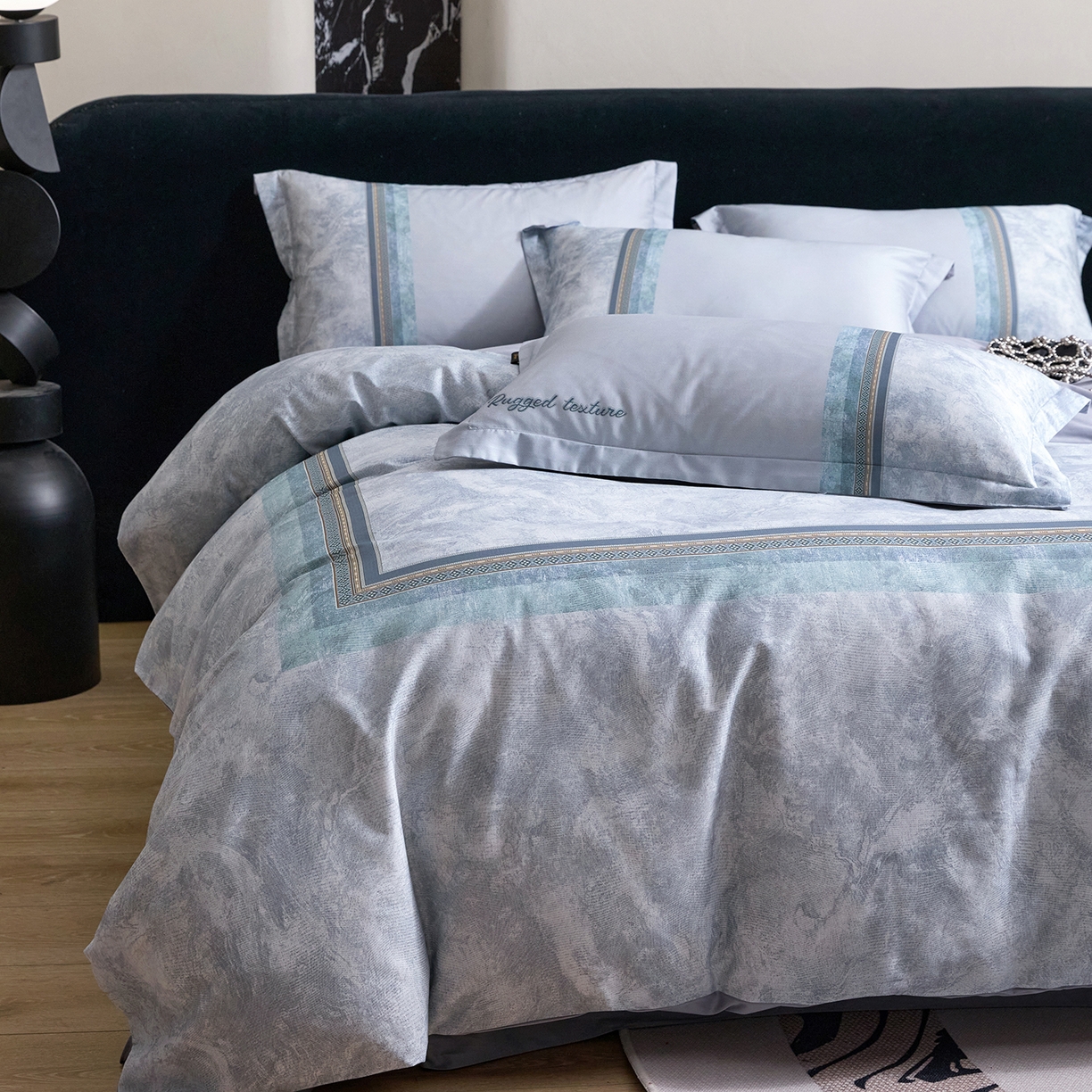 91家纺网 家纺一手货源 找家纺 梧桐树 2026新款60长绒棉平网大版系列四件套 P27罗卡芙兰