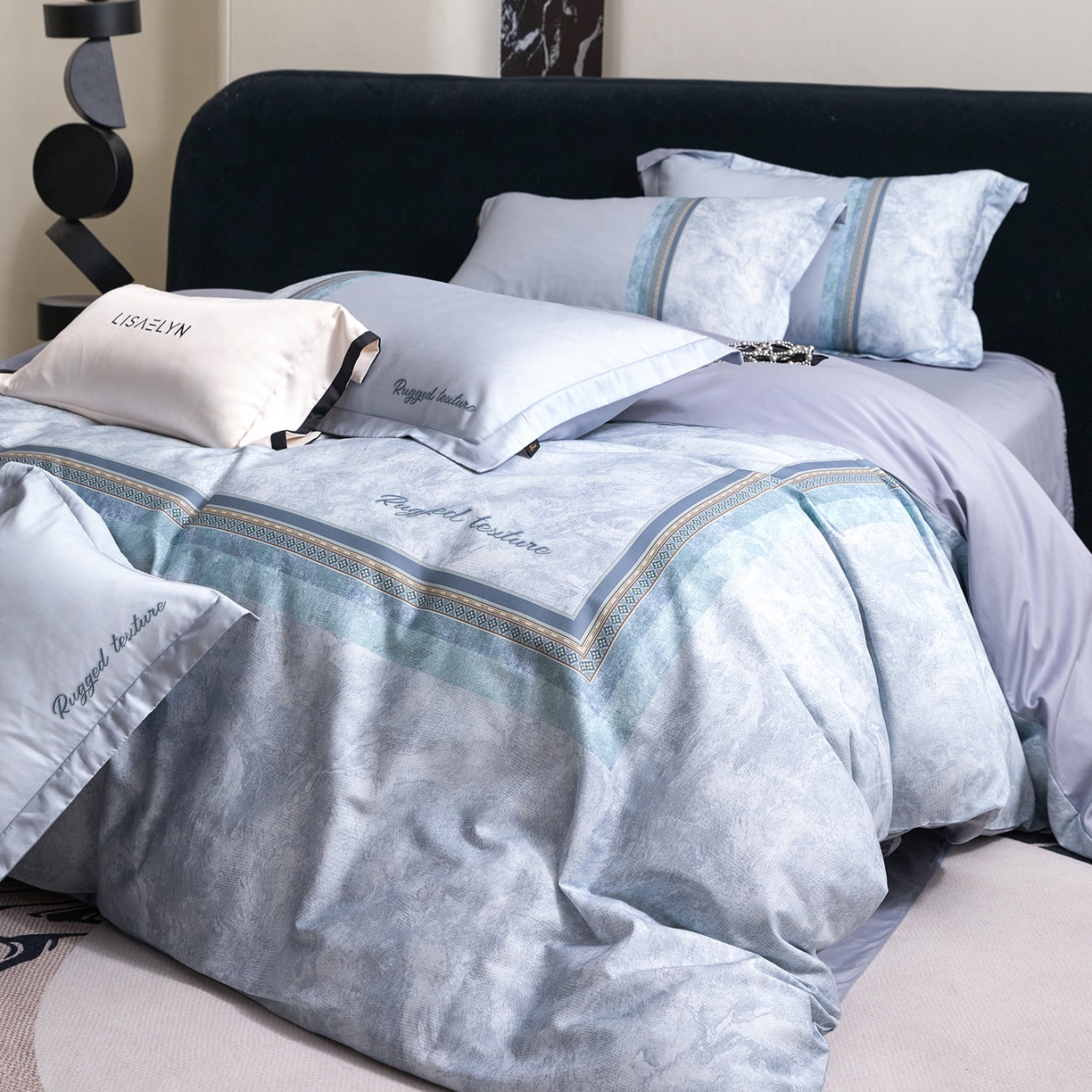 91家纺网 家纺一手货源 找家纺 梧桐树 2026新款60长绒棉平网大版系列四件套 P27罗卡芙兰