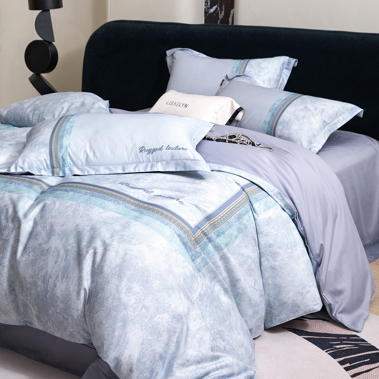 91家纺网 家纺一手货源 找家纺 梧桐树 2026新款60长绒棉平网大版系列四件套 P27罗卡芙兰