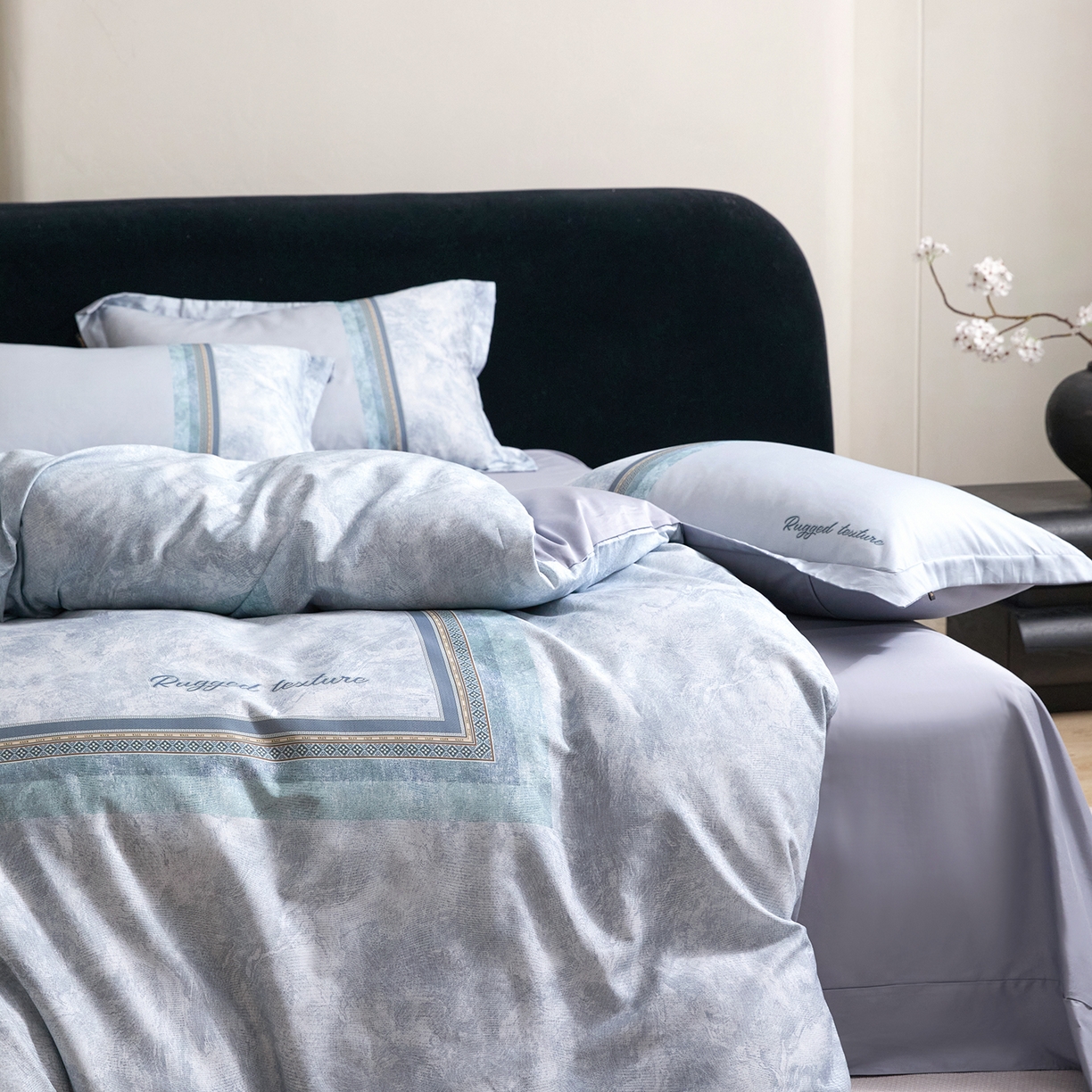 91家纺网 家纺一手货源 找家纺 梧桐树 2026新款60长绒棉平网大版系列四件套 P27罗卡芙兰