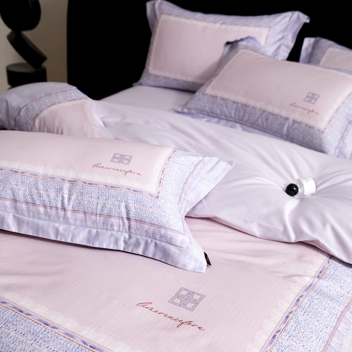 91家纺网 家纺一手货源 找家纺 梧桐树 2026新款60长绒棉平网大版系列四件套 P28罗曼紫