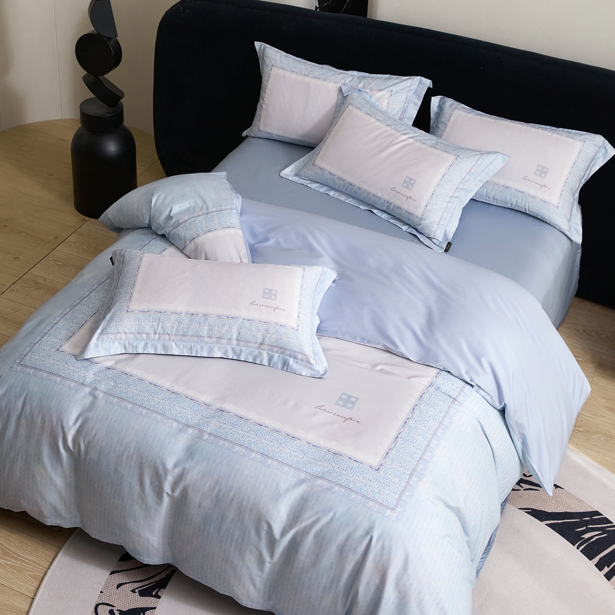 91家纺网 家纺一手货源 找家纺 梧桐树 2026新款60长绒棉平网大版系列四件套 P29罗曼蓝