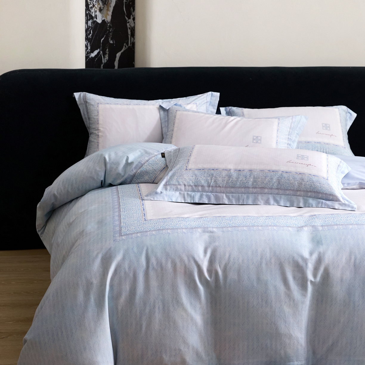 91家纺网 家纺一手货源 找家纺 梧桐树 2026新款60长绒棉平网大版系列四件套 P29罗曼蓝