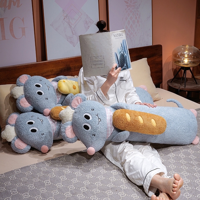 91家纺网 家纺一手货源 找家纺 （总）仟亿莱 2026新款鼠大厨趣味长条抱枕