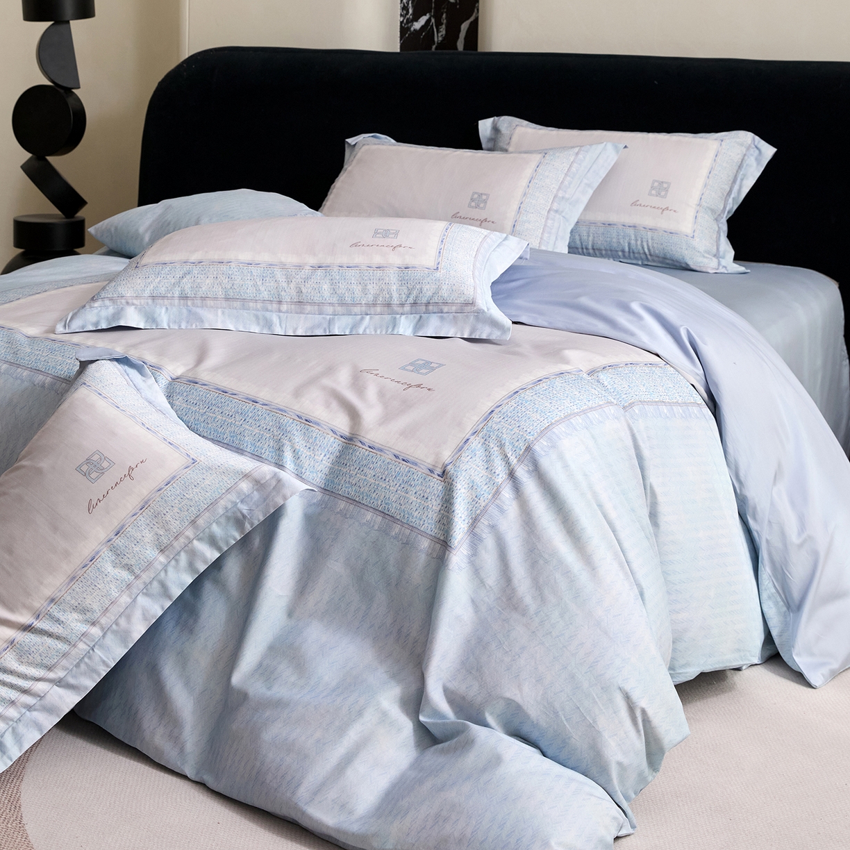 91家纺网 家纺一手货源 找家纺 梧桐树 2026新款60长绒棉平网大版系列四件套 P29罗曼蓝