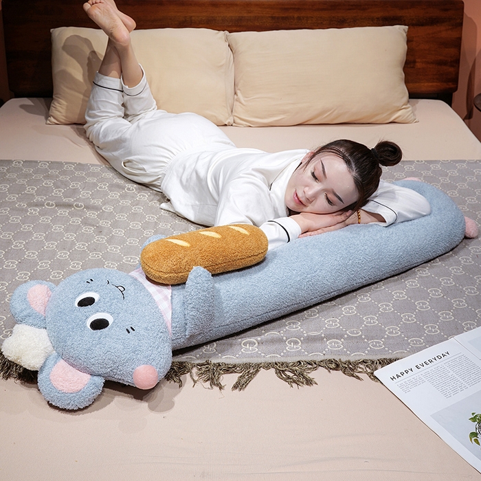 91家纺网 家纺一手货源 找家纺 仟亿莱 2026新款鼠大厨趣味长条抱枕 组合图仅供展示不可下单