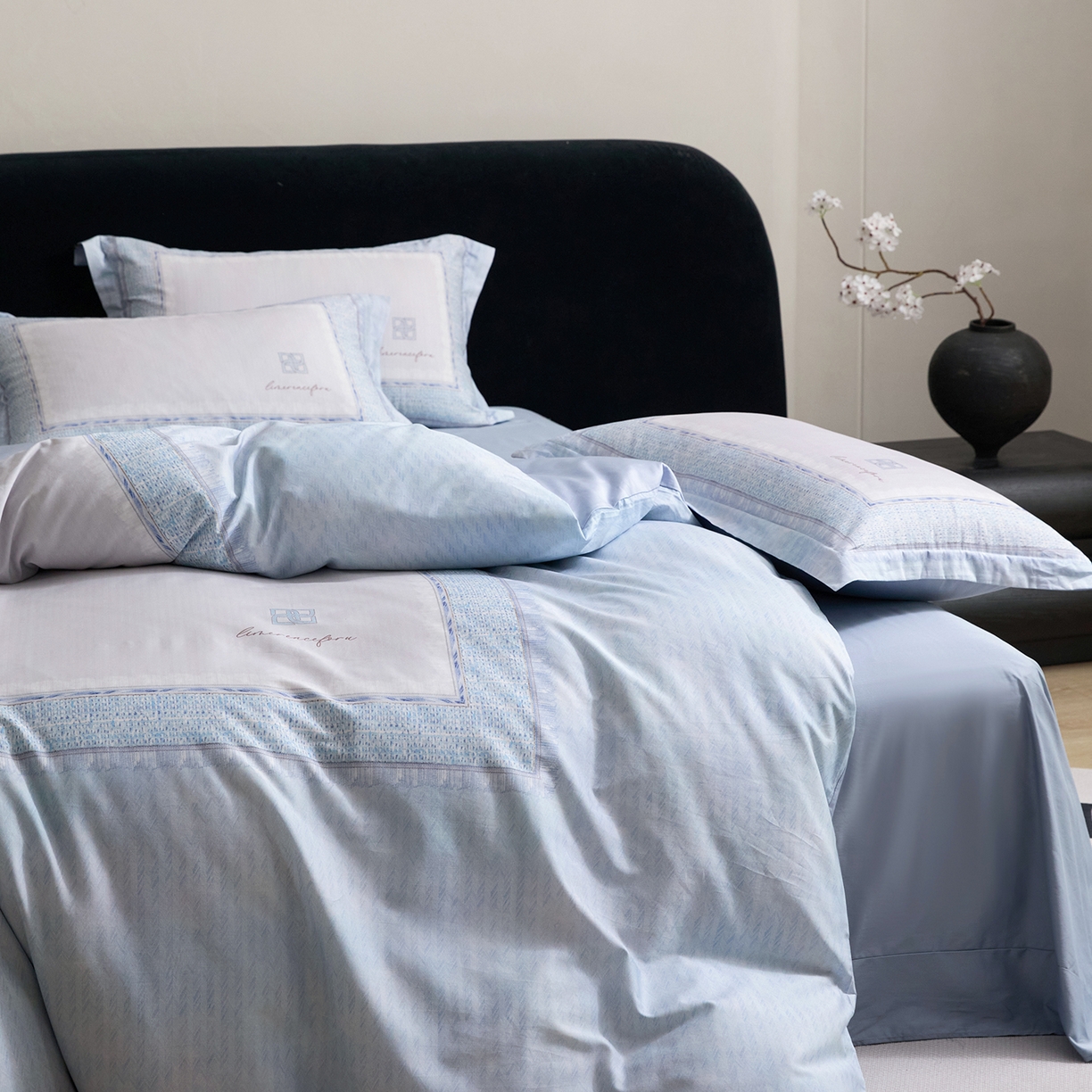 91家纺网 家纺一手货源 找家纺 梧桐树 2026新款60长绒棉平网大版系列四件套 P29罗曼蓝