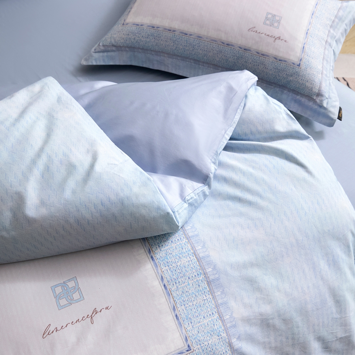 91家纺网 家纺一手货源 找家纺 梧桐树 2026新款60长绒棉平网大版系列四件套 P29罗曼蓝