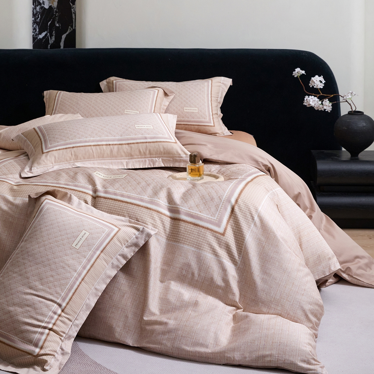 91家纺网 家纺一手货源 找家纺 梧桐树 2026新款60长绒棉平网大版系列四件套 P32漫巴黎咖