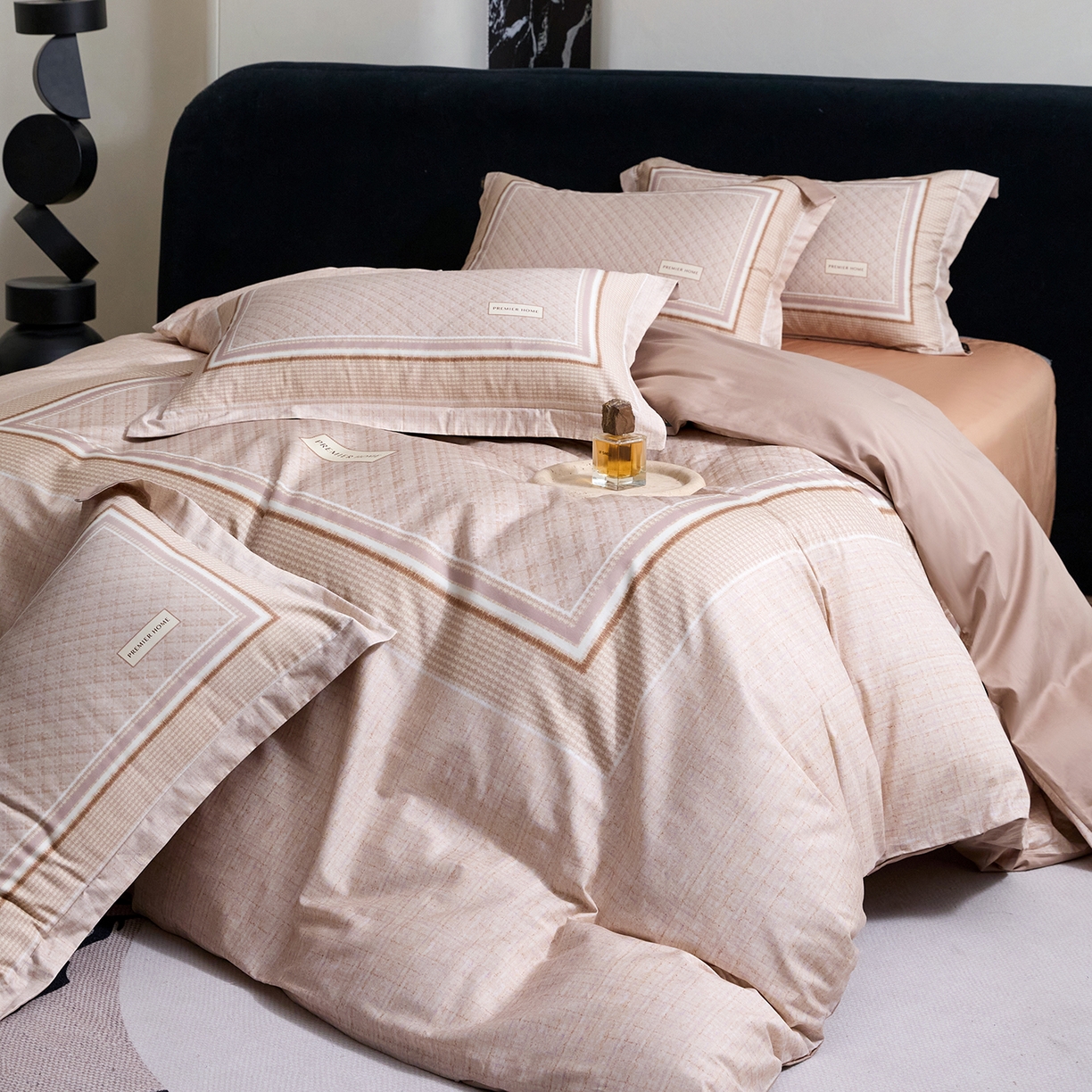 91家纺网 家纺一手货源 找家纺 梧桐树 2026新款60长绒棉平网大版系列四件套 P32漫巴黎咖