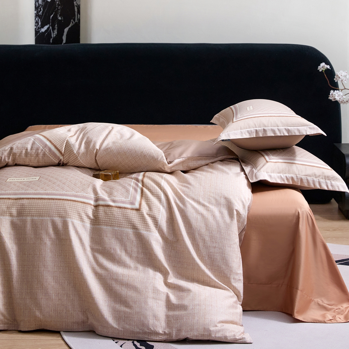 91家纺网 家纺一手货源 找家纺 梧桐树 2026新款60长绒棉平网大版系列四件套 P32漫巴黎咖