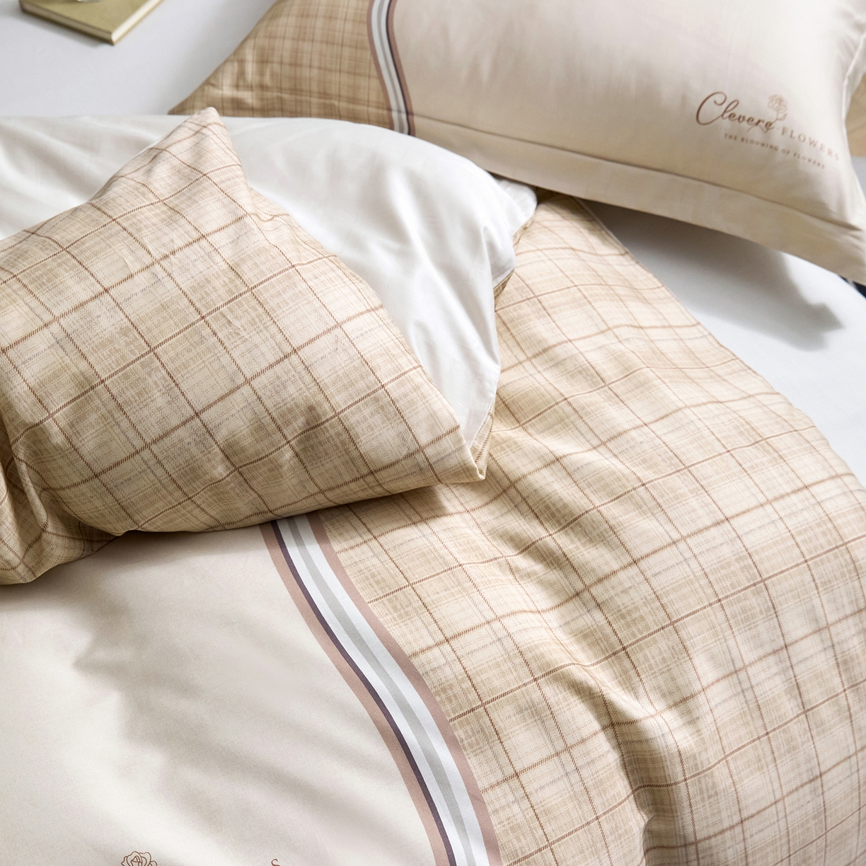 91家纺网 家纺一手货源 找家纺 梧桐树 2026新款60长绒棉平网大版系列四件套 P33幻境咖