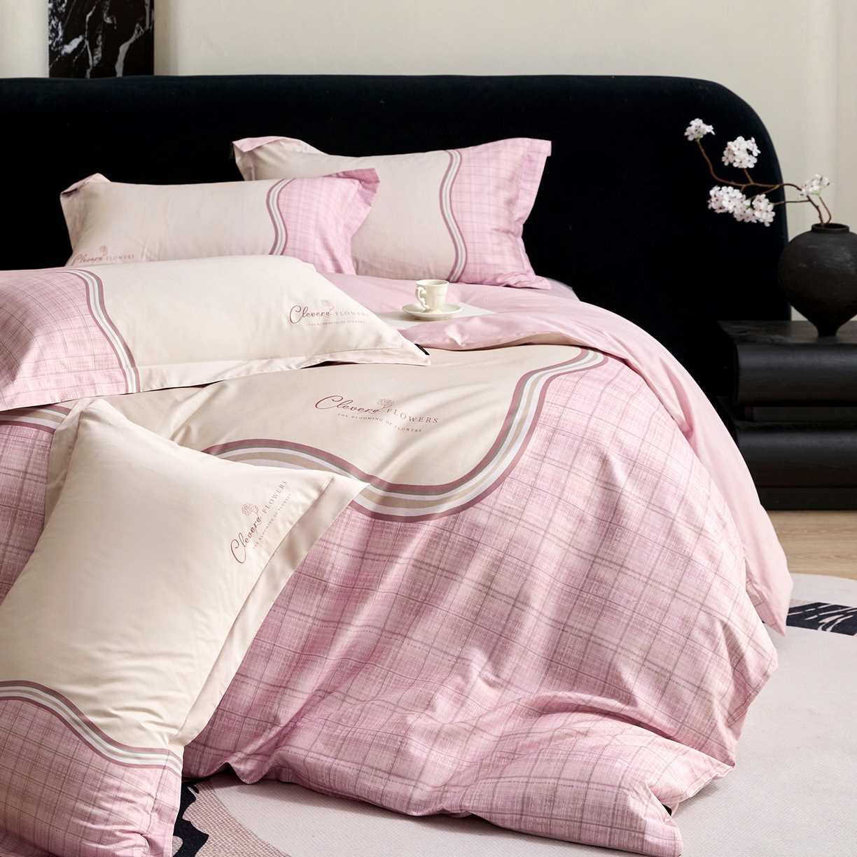 91家纺网 家纺一手货源 找家纺 梧桐树 2026新款60长绒棉平网大版系列四件套 P34幻境粉