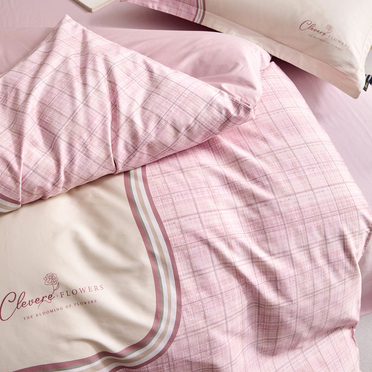 91家纺网 家纺一手货源 找家纺 梧桐树 2026新款60长绒棉平网大版系列四件套 P34幻境粉