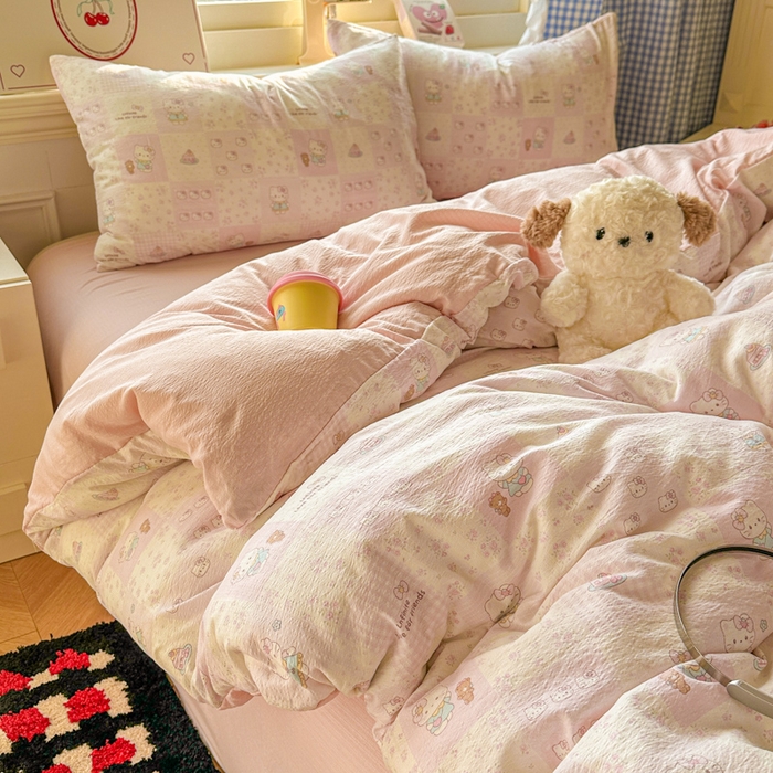 91家纺网 家纺一手货源 找家纺 女子家纺 2026春夏新款云感皱皱纱小清新四件套 拼格小猫