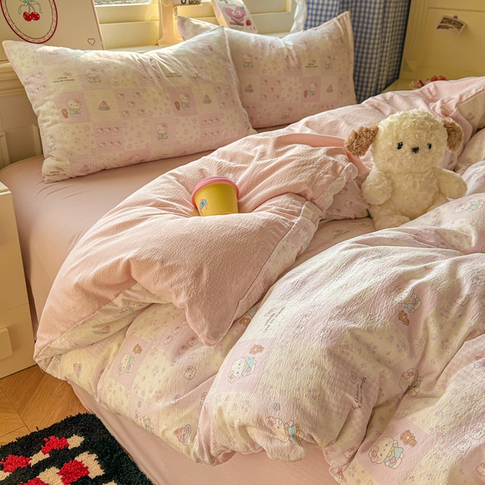 91家纺网 家纺一手货源 找家纺 女子家纺 2026春夏新款云感皱皱纱小清新四件套 拼格小猫