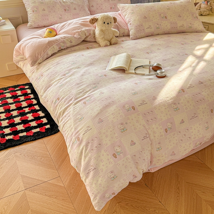 91家纺网 家纺一手货源 找家纺 女子家纺 2026春夏新款云感皱皱纱小清新四件套 拼格小猫