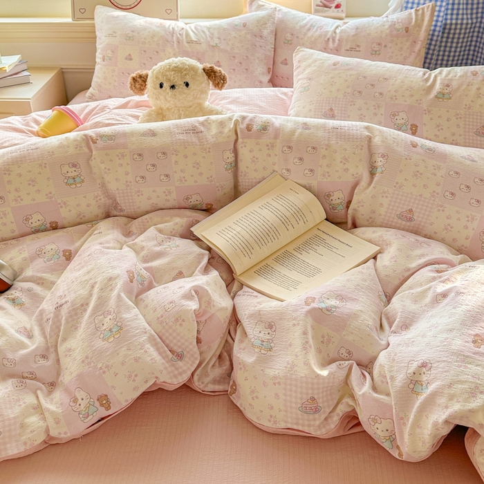 91家纺网 家纺一手货源 找家纺 女子家纺 2026春夏新款云感皱皱纱小清新四件套 拼格小猫