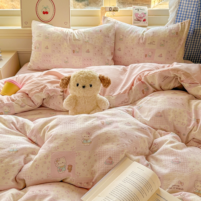 91家纺网 家纺一手货源 找家纺 女子家纺 2026春夏新款云感皱皱纱小清新四件套 拼格小猫