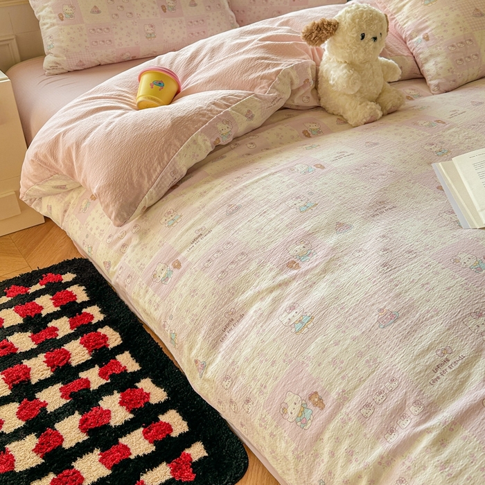 91家纺网 家纺一手货源 找家纺 女子家纺 2026春夏新款云感皱皱纱小清新四件套 拼格小猫