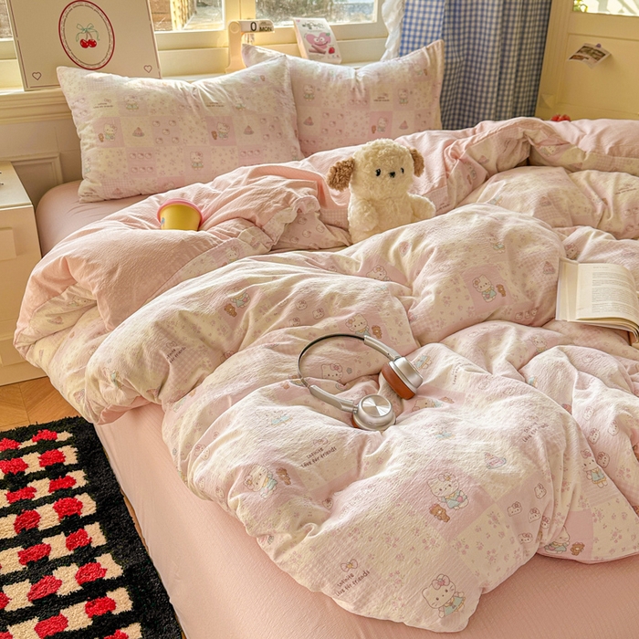 91家纺网 家纺一手货源 找家纺 女子家纺 2026春夏新款云感皱皱纱小清新四件套 拼格小猫