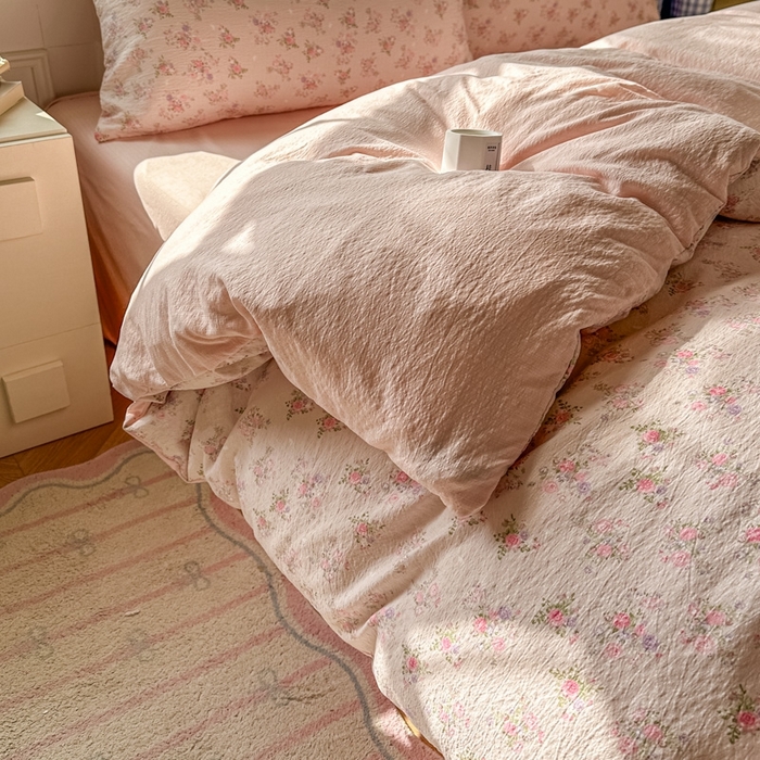 91家纺网 家纺一手货源 找家纺 女子家纺 2026春夏新款云感皱皱纱小清新四件套 碎花飘飘