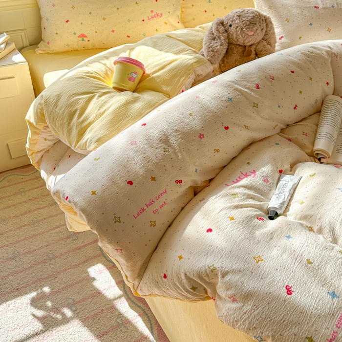 91家纺网 家纺一手货源 找家纺 女子家纺 2026春夏新款云感皱皱纱小清新四件套 幸运星