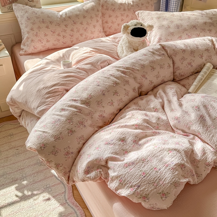 91家纺网 家纺一手货源 找家纺 女子家纺 2026春夏新款云感皱皱纱小清新四件套 碎花飘飘