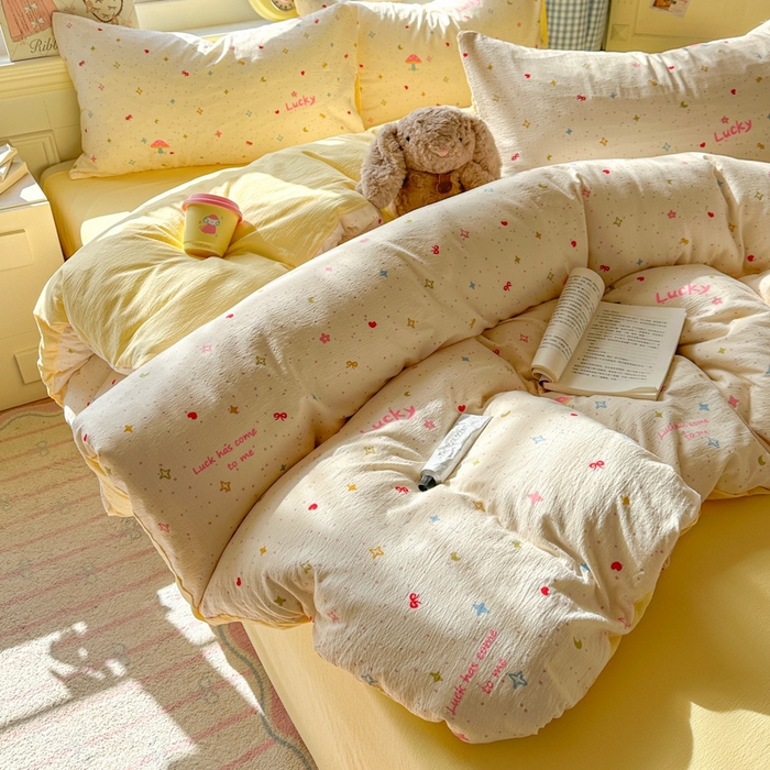 91家纺网 家纺一手货源 找家纺 女子家纺 2026春夏新款云感皱皱纱小清新四件套 幸运星