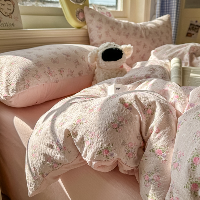 91家纺网 家纺一手货源 找家纺 女子家纺 2026春夏新款云感皱皱纱小清新四件套 碎花飘飘