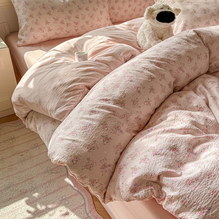 91家纺网 家纺一手货源 找家纺 女子家纺 2026春夏新款云感皱皱纱小清新四件套 碎花飘飘