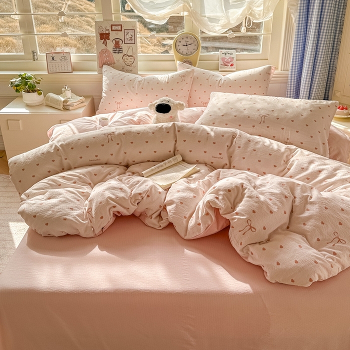 91家纺网 家纺一手货源 找家纺 女子家纺 2026春夏新款云感皱皱纱小清新四件套 少女爱心