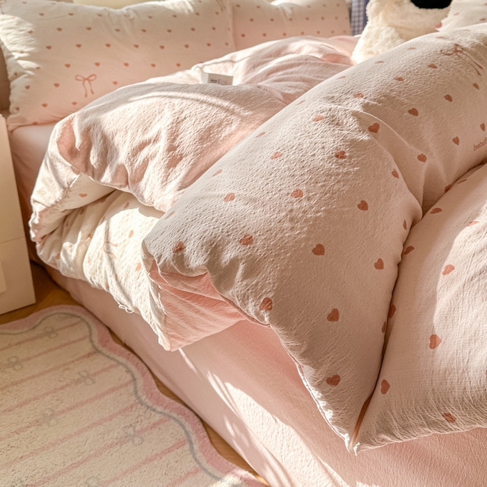 91家纺网 家纺一手货源 找家纺 女子家纺 2026春夏新款云感皱皱纱小清新四件套 少女爱心