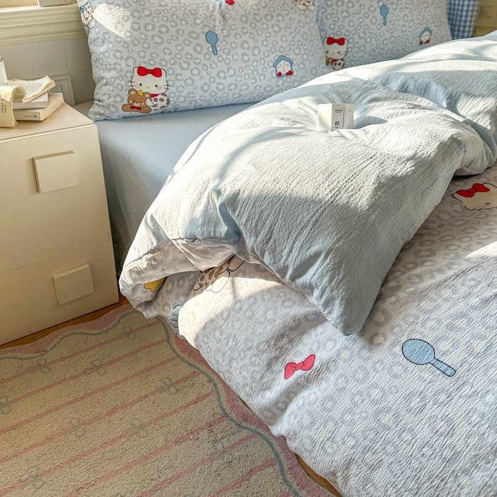 91家纺网 家纺一手货源 找家纺 女子家纺 2026春夏新款云感皱皱纱小清新四件套 哈喽猫咪-蓝