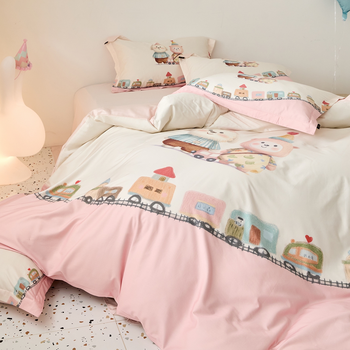 91家纺网 家纺一手货源 找家纺 梧桐树 2026新款60长绒棉平网大版系列四件套 P37好伙伴粉