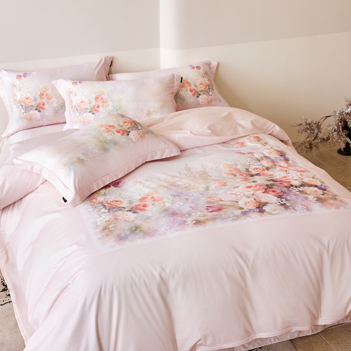 91家纺网 家纺一手货源 找家纺 梧桐树 2026新款60长绒棉平网大版系列四件套 PO3花雅粉