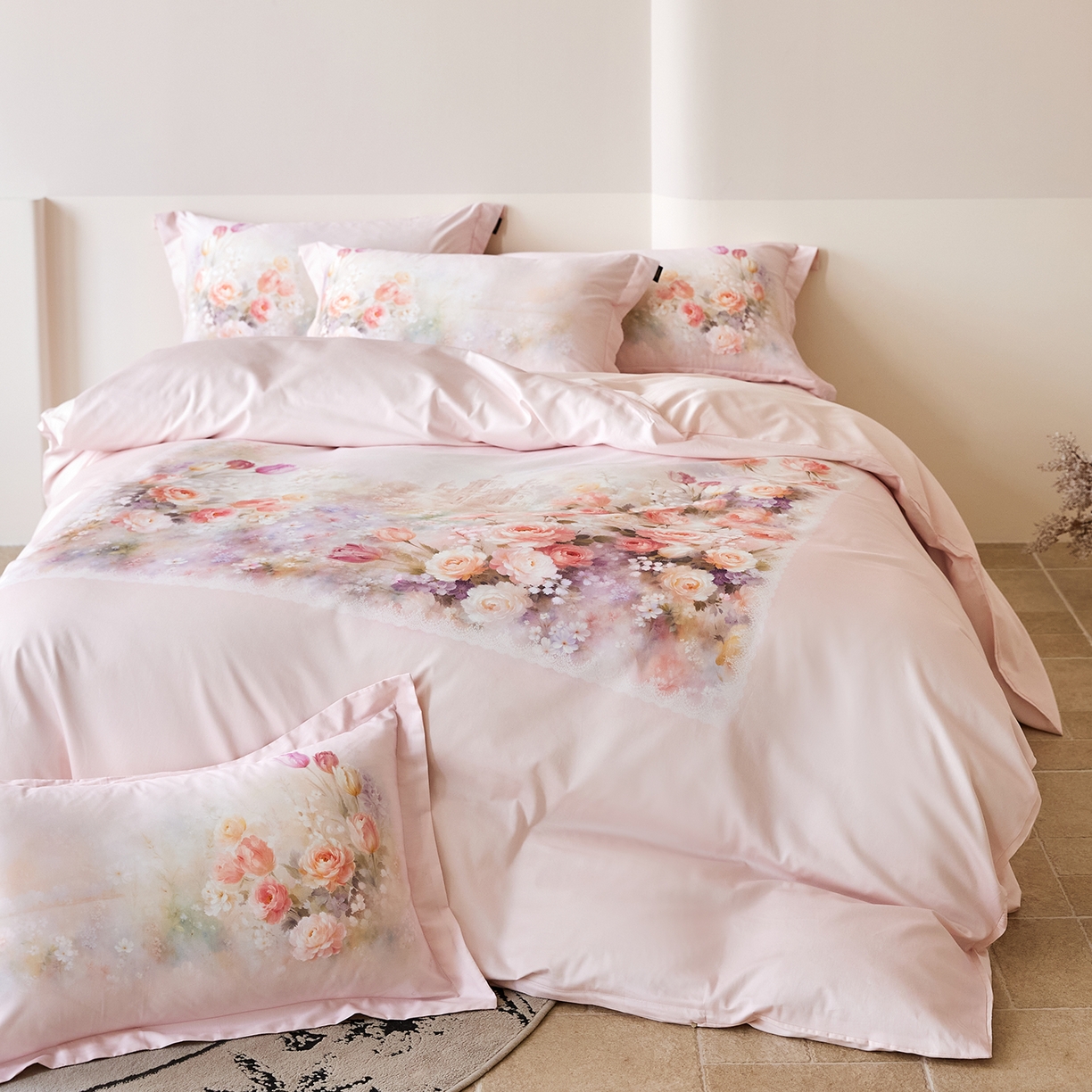 91家纺网 家纺一手货源 找家纺 梧桐树 2026新款60长绒棉平网大版系列四件套 PO3花雅粉