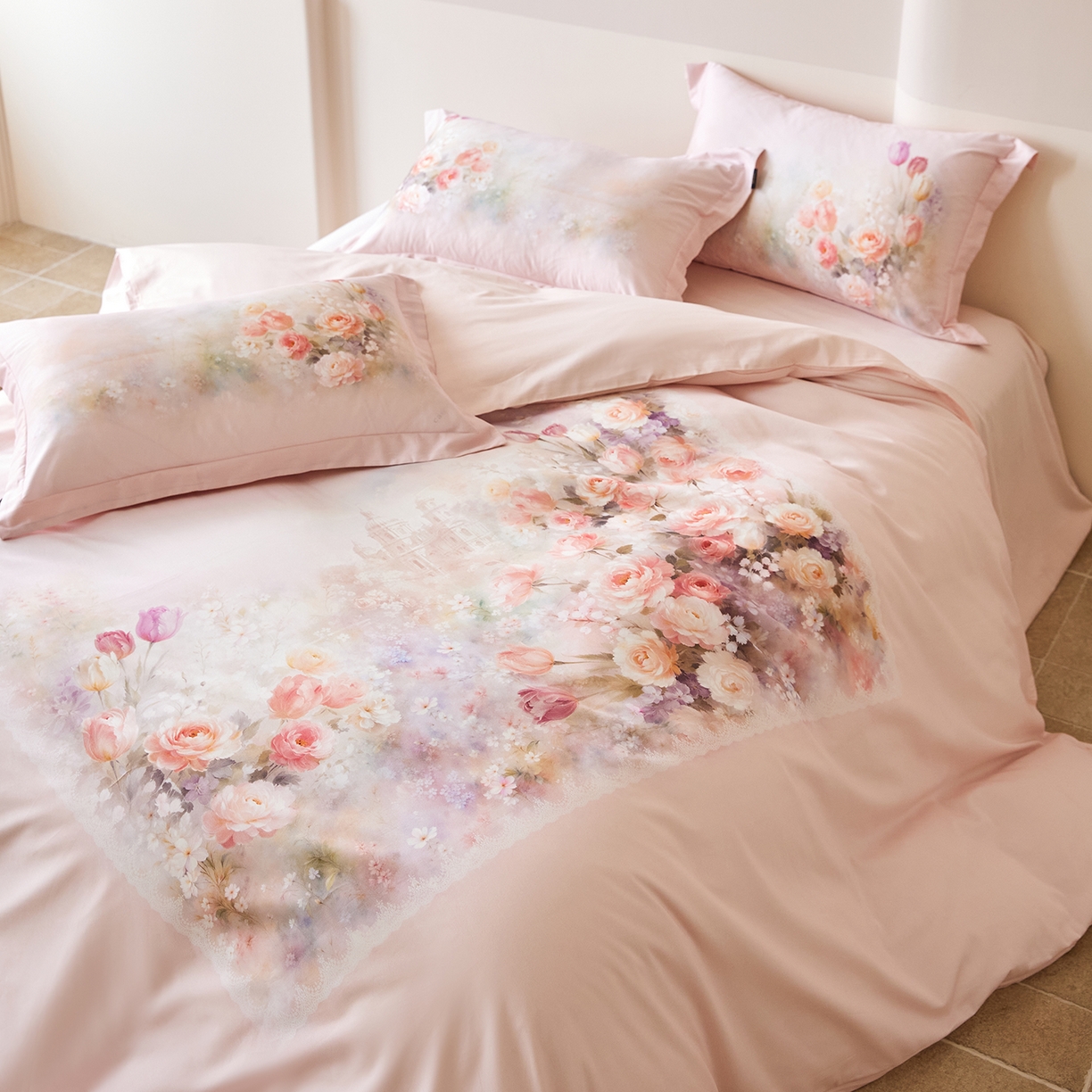 91家纺网 家纺一手货源 找家纺 梧桐树 2026新款60长绒棉平网大版系列四件套 PO3花雅粉