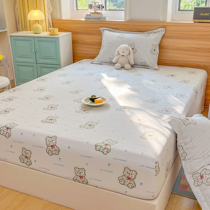 91家纺网 家纺一手货源 找家纺 默忆 2026新款针织双层纱印花糯小棉床笠 七彩小熊