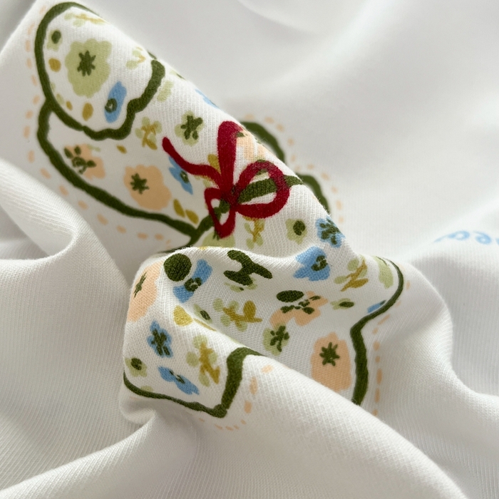 91家纺网 家纺一手货源 找家纺 默忆 2026新款针织双层纱印花糯小棉床笠 七彩小熊