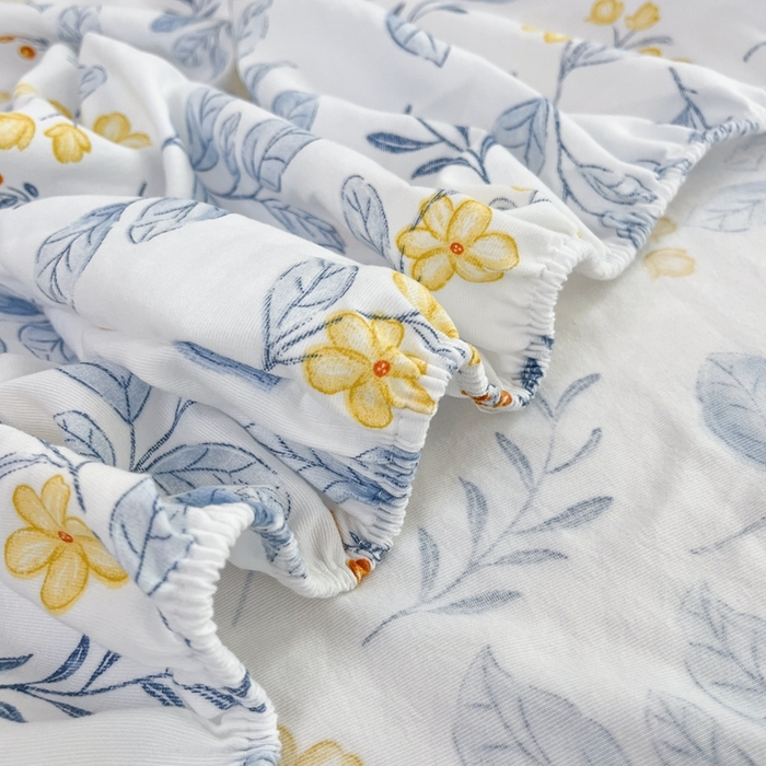 91家纺网 家纺一手货源 找家纺 默忆 2026新款针织双层纱印花糯小棉床笠 花枝招展