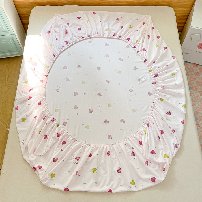 91家纺网 家纺一手货源 找家纺 默忆 2026新款针织双层纱印花糯小棉床笠 桃心粉