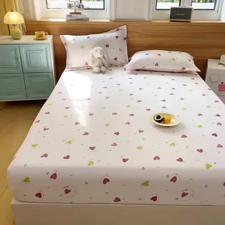 91家纺网 家纺一手货源 找家纺 默忆 2026新款针织双层纱印花糯小棉床笠 桃心粉